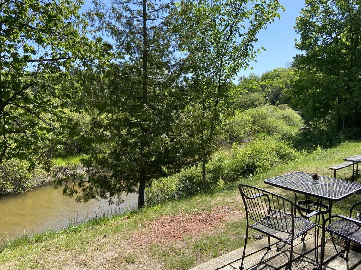 Benzonia Betsie Riverside Resort מראה חיצוני תמונה