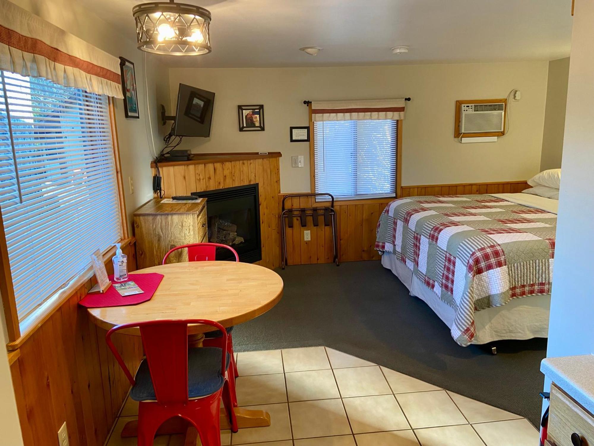 Benzonia Betsie Riverside Resort מראה חיצוני תמונה